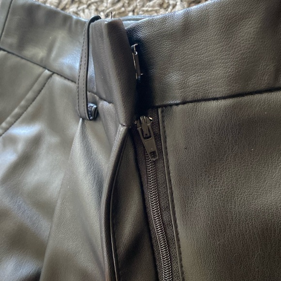 ZARA Faux Leather High Waisted Pleated Shorts Size XS - Picture 4 of 12